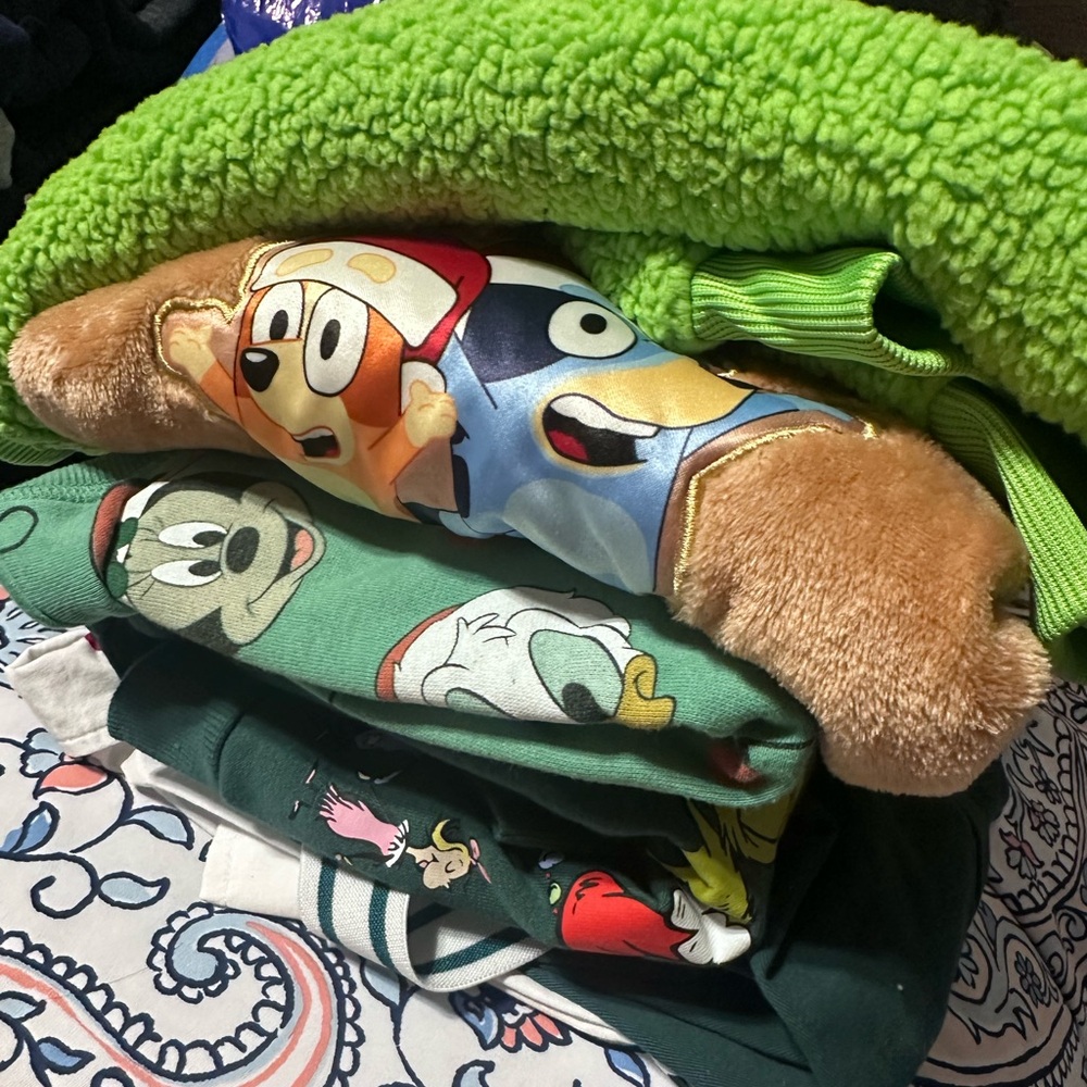 Cartoon Character Plush Blanket Set
